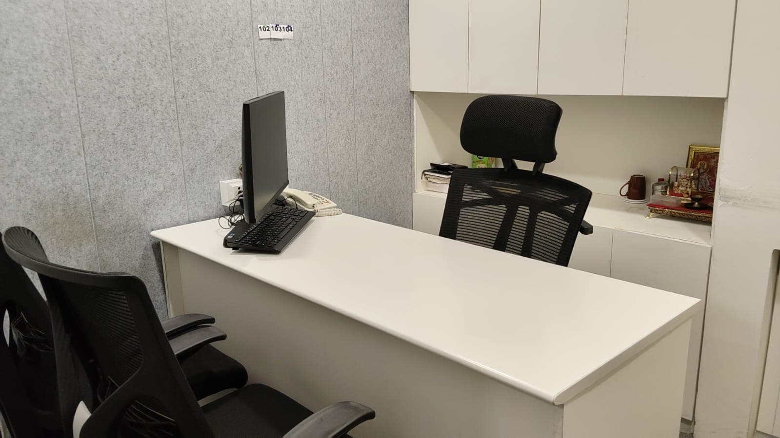 Executive Cabin Image 1